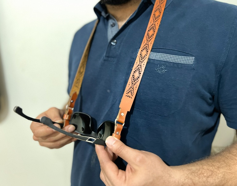 بند عینک شیک زنانه مردانه چرم با طراحی خاص